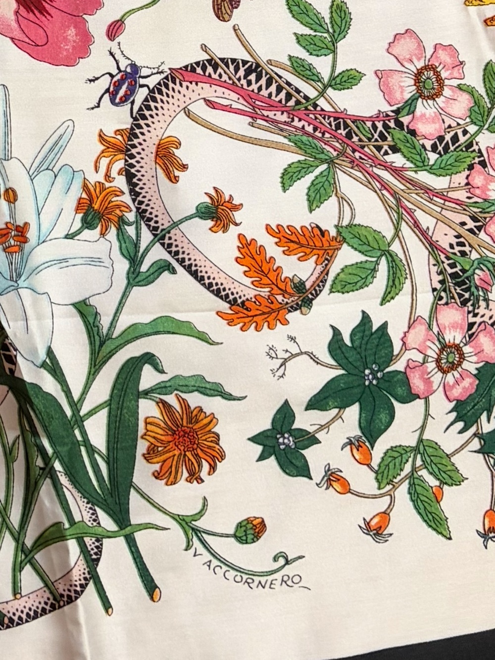Gucci Flora Snake 100% Silk Scarf - Picture 7 of 16